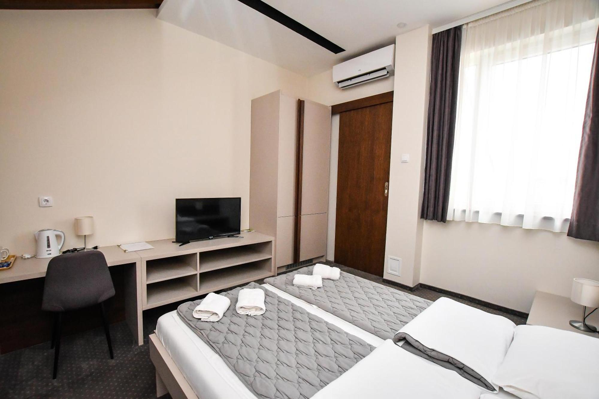 Atrijum Apartments And Rooms Kladovo Exterior foto